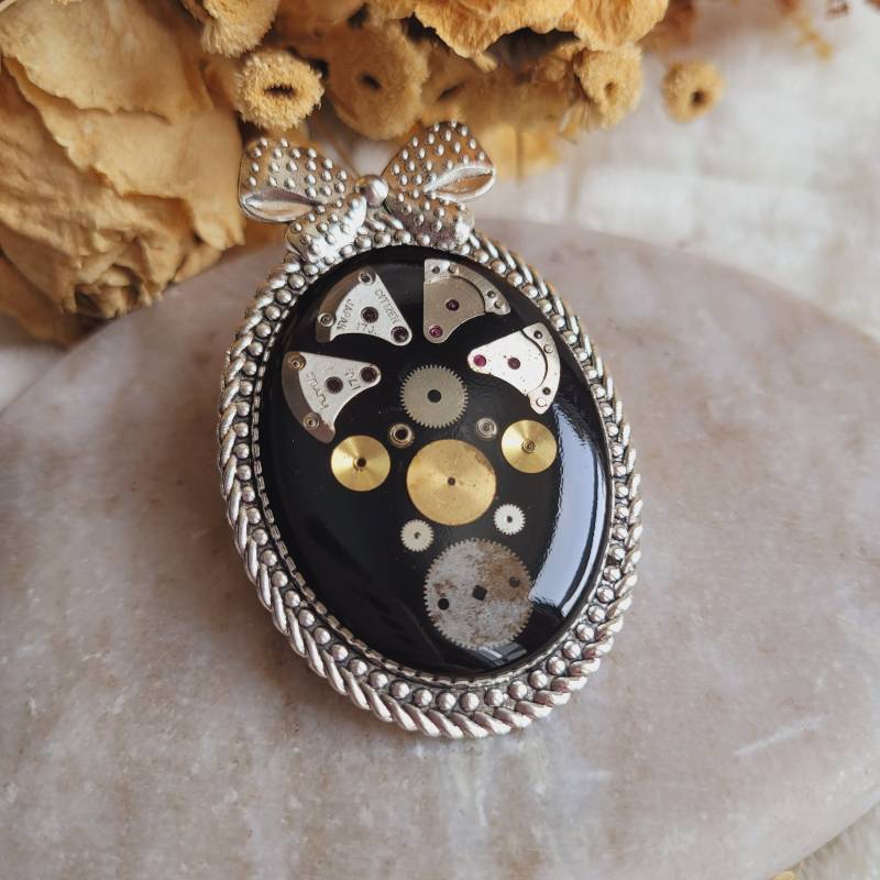 steampunk-Brosche. Broschenuhr-Ersatzteile. Spindelgetriebe. Vintage Barockbrosche. Lehrergeschenk Zum Jahresende von CleopheaResinea