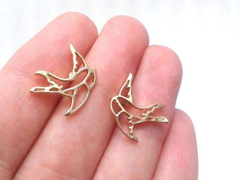 Ohrstecker Mit Schwalbe Gold Ohrstecker Mit Schwalbe Gold von CleosCozyCreations