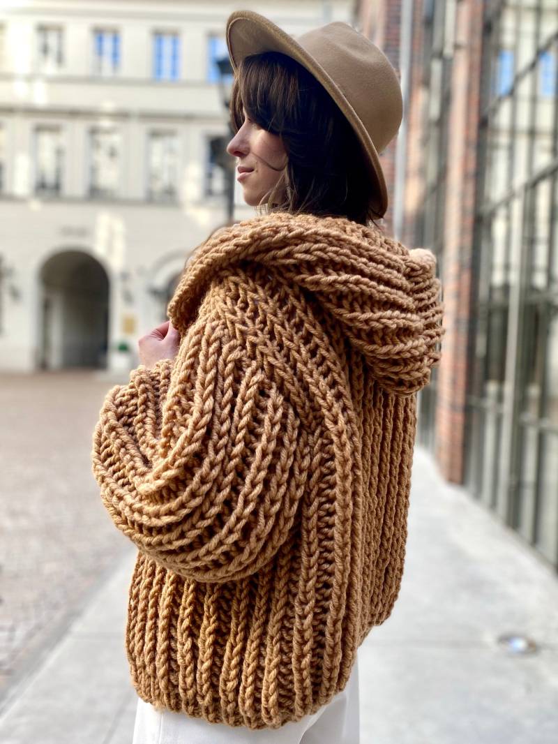 Beige Strickjacke Bomberjacke Damen Kapuzenjacke Strickpullover Kabeljacke von ClewStore