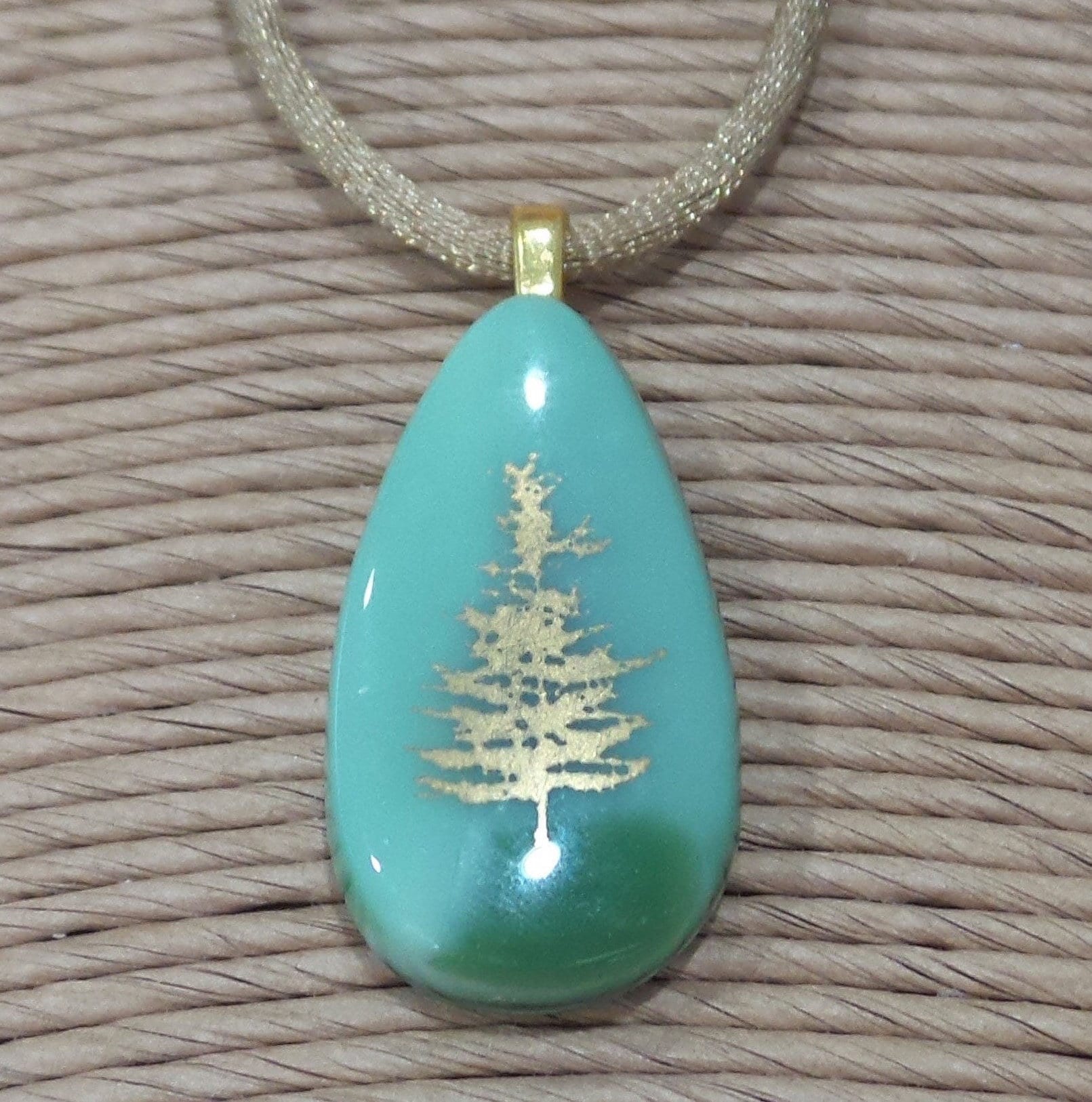 Baum Halskette, Grün Geschmolzenes Glas Anhänger, Mintgrün, Wald Grün, Gold Aufkleber, Erdig, Des Lebens - Garden State -20 von ClipOnGallery