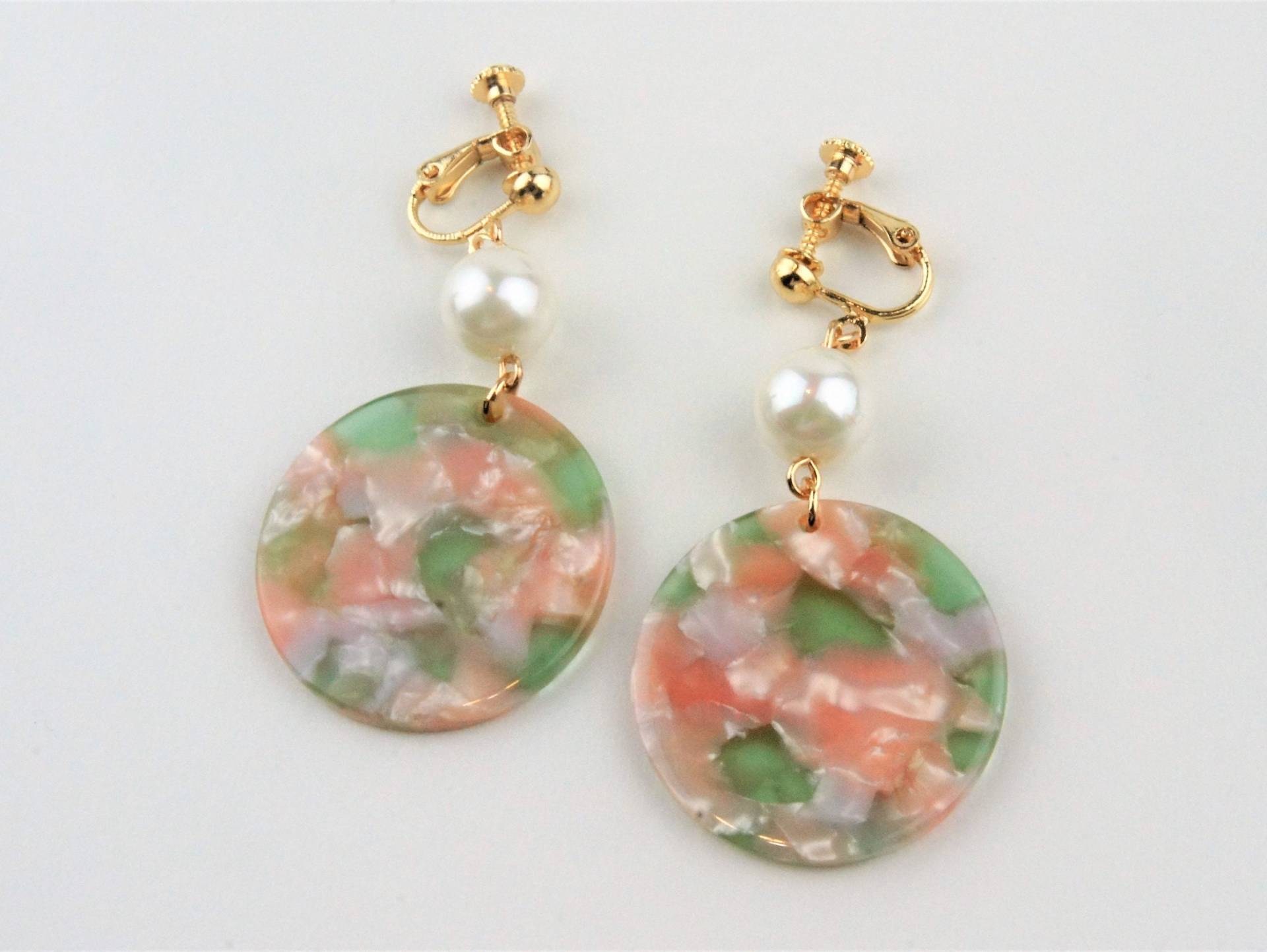 Farbpalette Acryl Clip Auf Ohrringe Mit Baumwollperle von ClipOnsxReverie