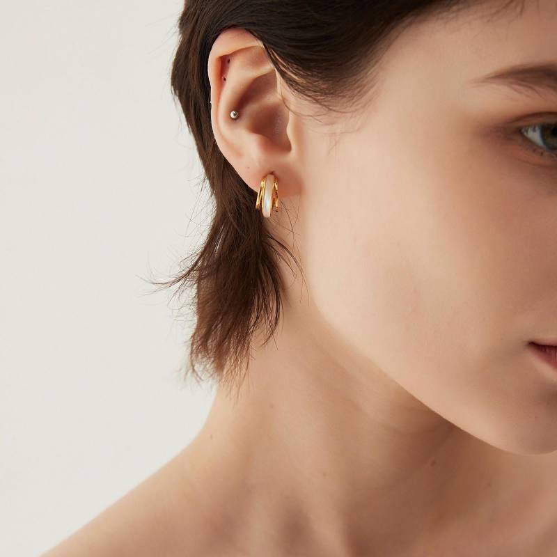 Zierliche Perlmutt Ohrringe Sterlingsilber 18K Vergoldet Zierliche Perlmutt Ohrringe Sterlingsilber 18K Vergoldet von CliviaJewelry