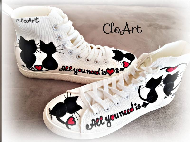 Bemalte Turnschuhe Mit Schwarzen Katzen, Katzensegeltuch Turnschuhe, Katzenliebhaber Schuhe, Benutzerdefinierte Katzen Maßgeschneiderte Katzenschuhe von CloArtHandmade