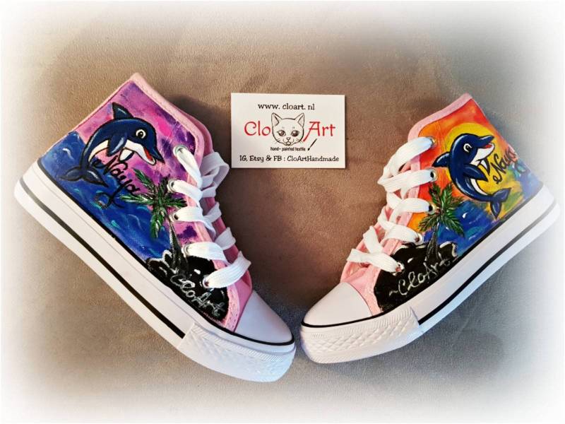 Gemalte Delfine Turnschuhe, Maßgeschneiderte Schuhe, Gemalte Sonnenuntergang Liebe Geschenk, Geschenk Für Sie, Personalisierte Tiere von CloArtHandmade