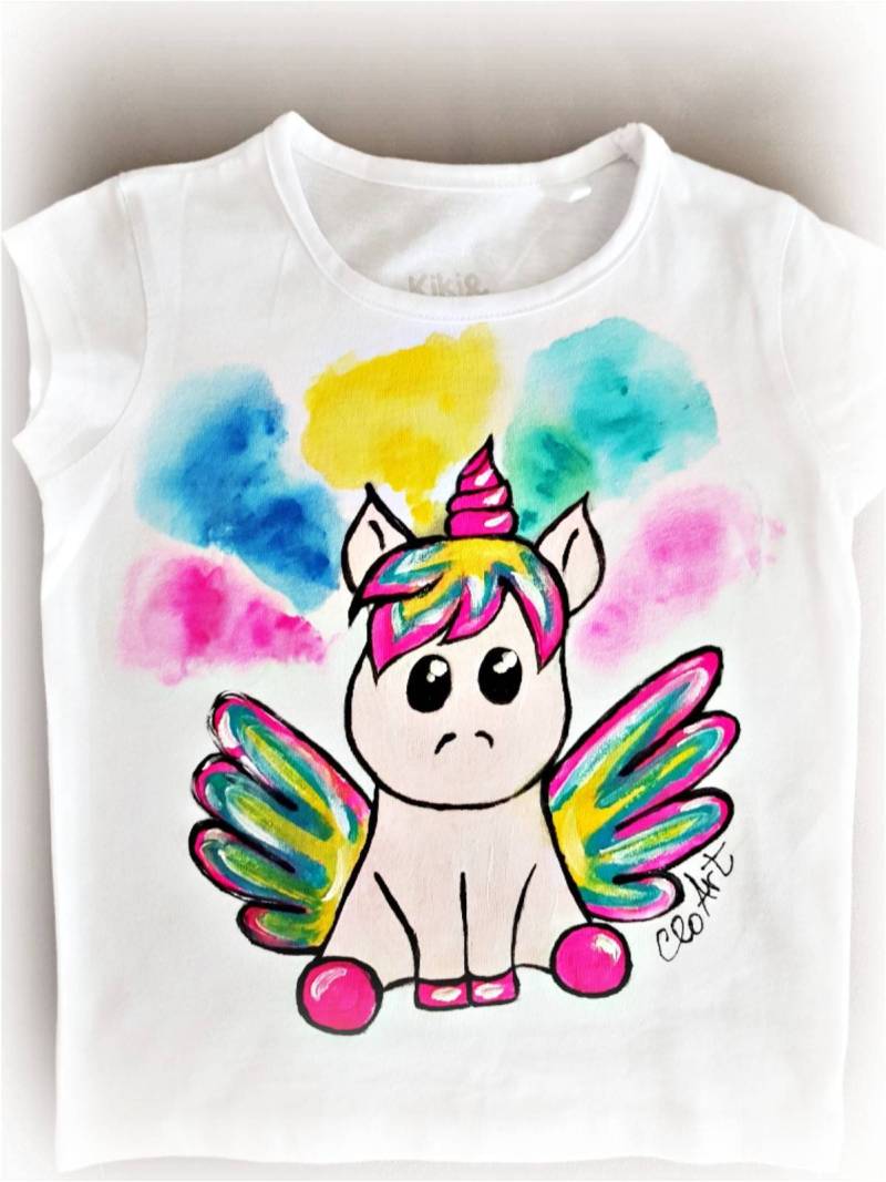 Handbemaltes T-Shirt Einhorn Gemaltes Kinder Niedliche Einhörner Mädchen Geschenk Angepasste Bluse Handbemaltes T-Shirt Einhorn Gemaltes Kinder Niedliche Einhörner Mädchen Geschenk Angepasste Bluse von CloArtHandmade