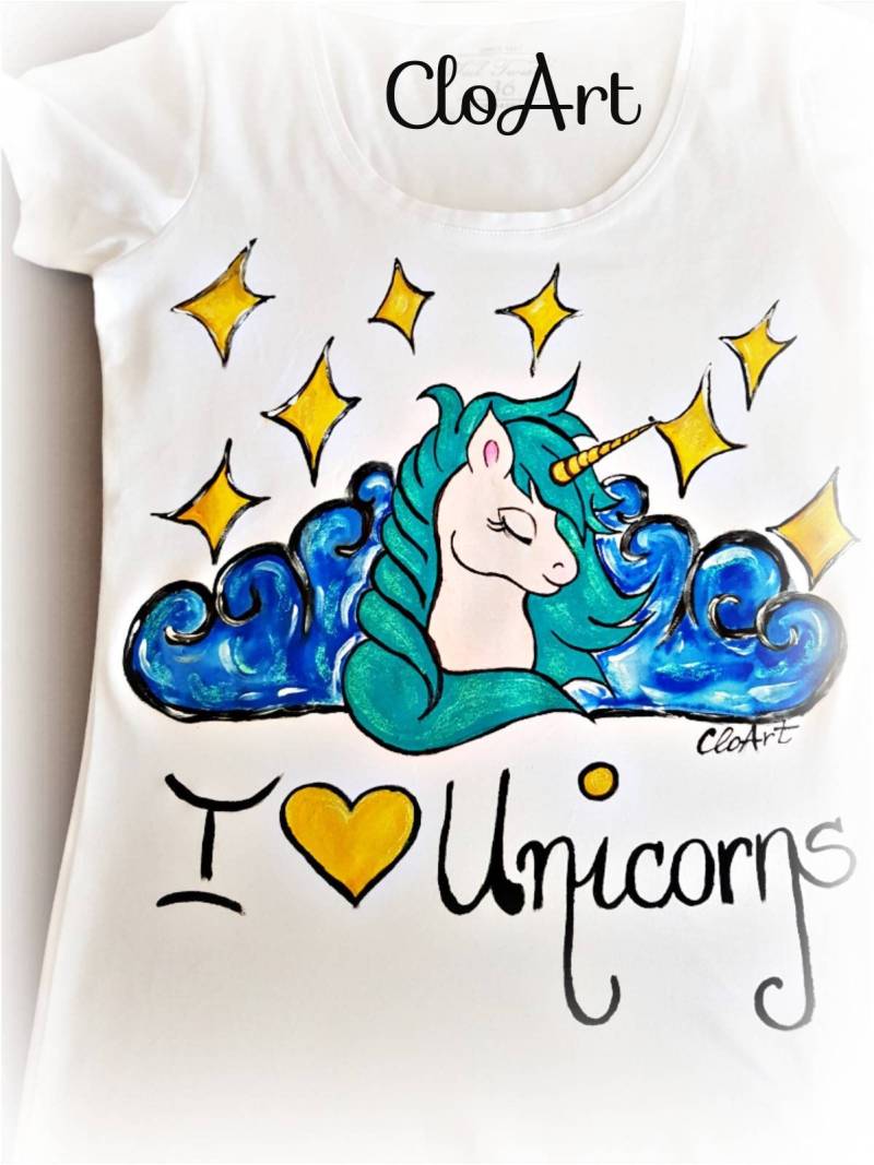 Handgemaltes Einhorn-T-Shirt, Liebes-Einhorn-Geschenk, Liebes-Einhörner-Top, Ich Glaube An Einhörner, Süßes Einhorn-Geschenk, Individuelles von CloArtHandmade