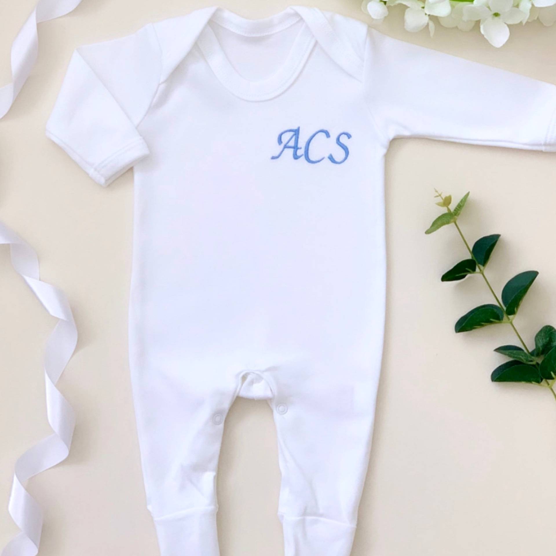 Personalisierte Babykleidung - Bestickter Personalisierter Onesie Bestickte Initialen Babygrow Personalisierter Schlafanzug Initial Personalisierte Babykleidung - Bestickter Personalisierter Onesie Bestickte Initialen Babygrow Personalisierter Schlafanzug Initial von CloBellaBoutique