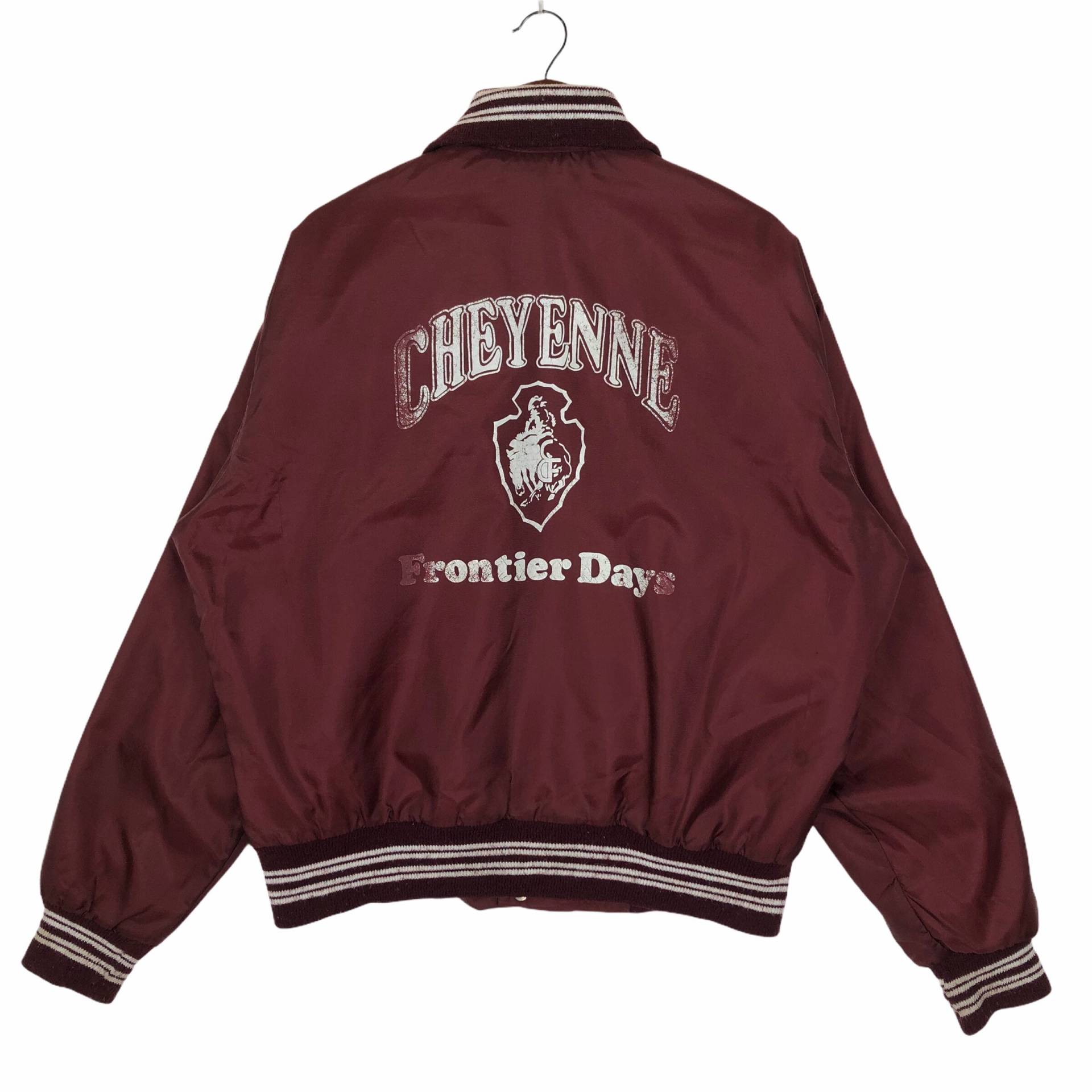 Vintage 80Er Jahre Cheyenne Frontier Days Satin Varsity Jacke Vintage 80Er Jahre Cheyenne Frontier Days Satin Varsity Jacke von ClockworkThriftStore