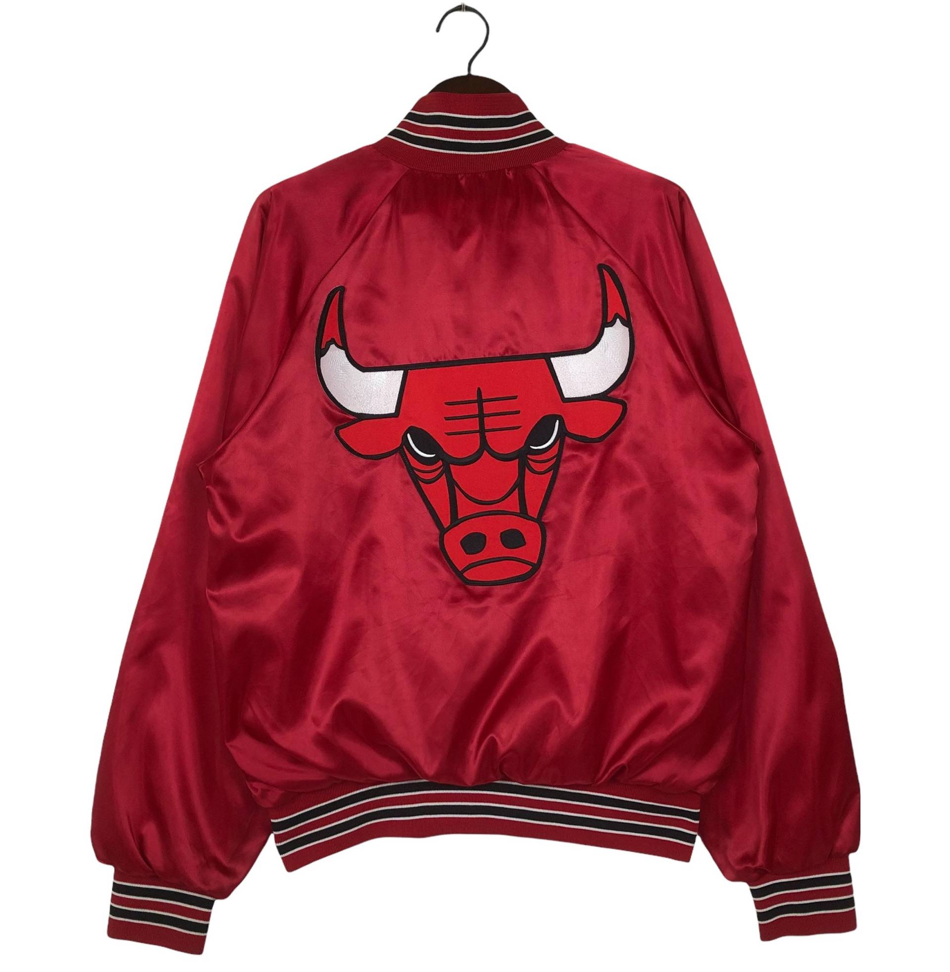 Vintage 90Er Jahre Chicago Bulls Nylon Satin Varsity Jacke Größe Medium von ClockworkThriftStore