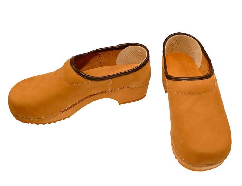 Geschlossene Nubuk Clog Gelb von Clogshop