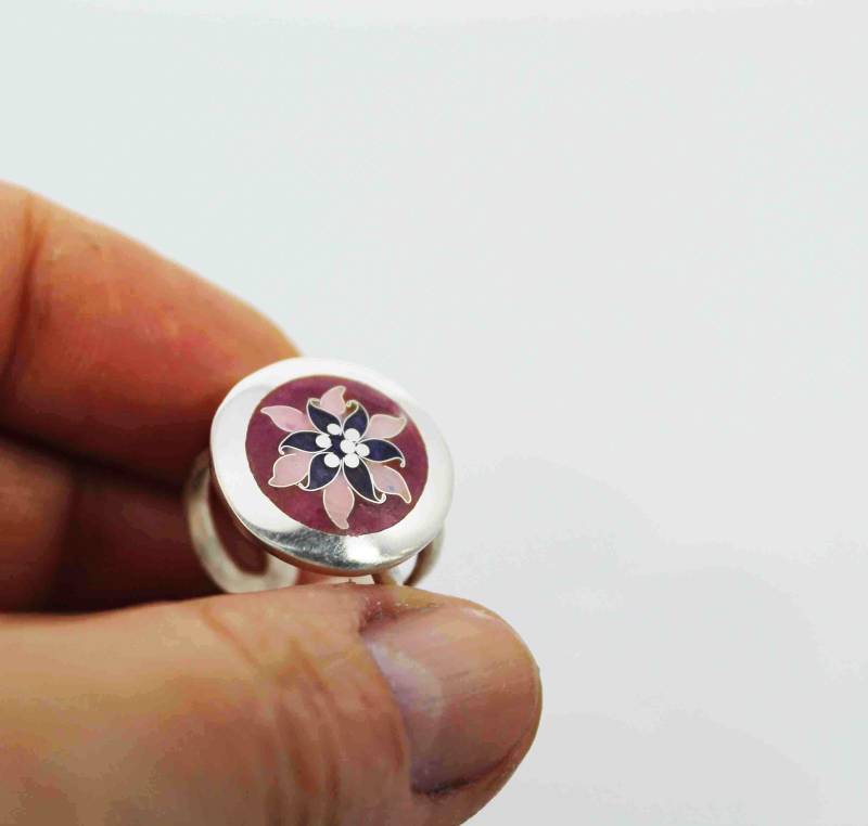 Edelweiss Ring. Cloisonne Emaille, Handgemachte Schmuck, Unikat, Sterling Silber von CloisonneMariamart