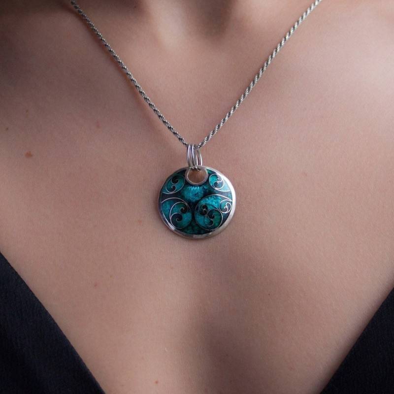 Cloisonné Emaille Anhänger Handgemachtes Sterling Silber Schmuckstück Cloisonné Emaille Anhänger Handgemachtes Sterling Silber Schmuckstück von CloisonneMinanqari