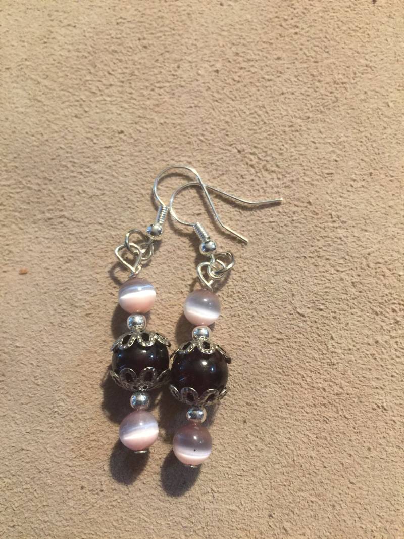 Spitzen Rosa Cat-Eye-Quarz-Ohrringe Spitzen Rosa Cat-Eye-Quarz-Ohrringe von ClopineCreations