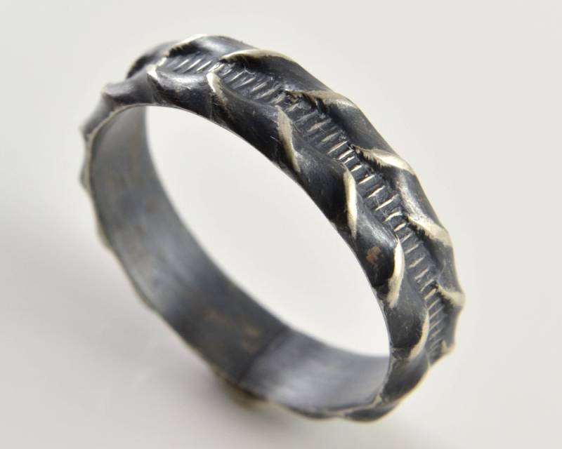 Handgemachter Gemusterter Bandring Aus Sterlingsilber Rustikaler Ehering von ClosParra