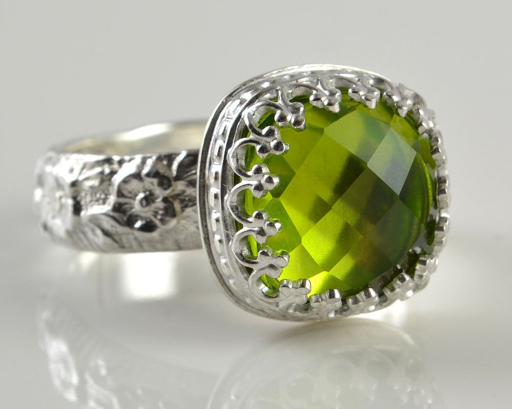 Handgemachter Grünquarz Sterling Silber Ring Floral Band Statement Ring von ClosParra
