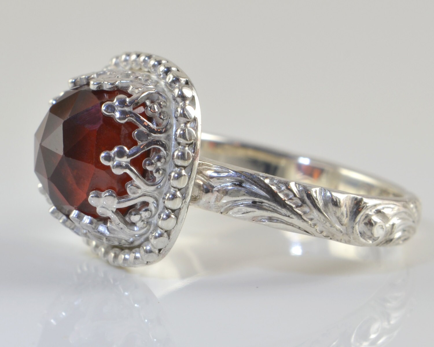 Handgemachter Hessonit-Granat-Ring Sterlingsilber Solitär Cocktailring von ClosParra