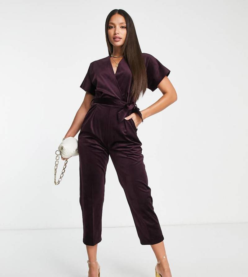 Closet London Tall - Samt-Jumpsuit in Pflaumenlila mit Wickeldesign von Closet London Tall