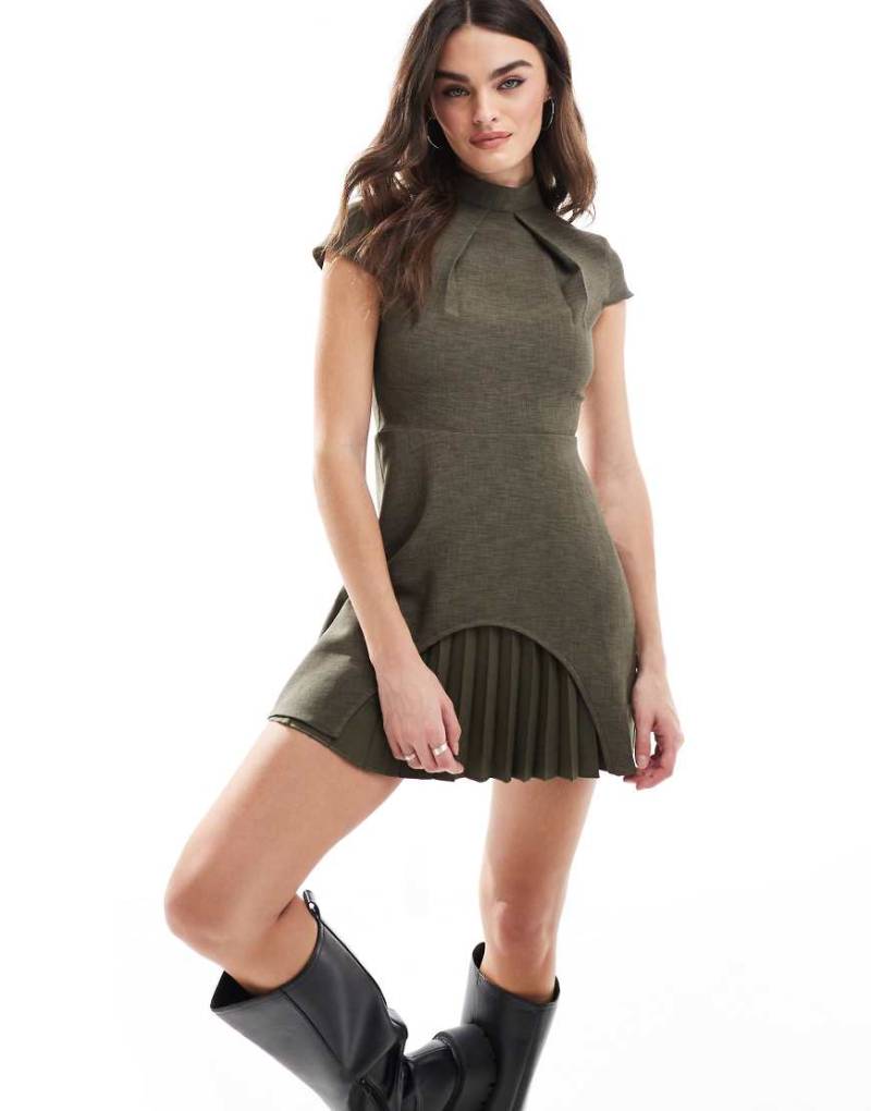 Closet London - Plissiertes Minikleid in Marineblau mit kurz angeschnittenen Ärmeln-Grün von Closet London