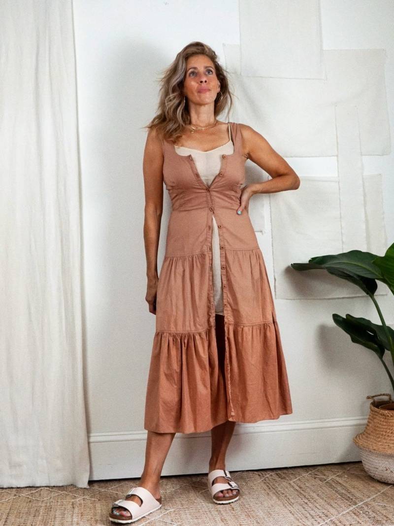 Vintage 70Er Jahre Foxy Lady Dusty Rose Tiered Cottagecore Knopfleiste Boho Pink Tank Kleid von ClosiTherapiVintage