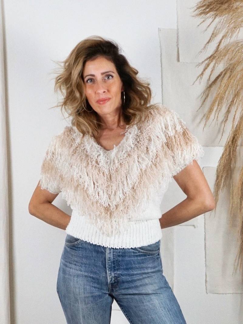 Vintage 80Er Jahre Handgestrickt Looped Shag Neutral Palette Fransen Vanille Chevron Muster Fun Kurzarm Pullover von ClosiTherapiVintage