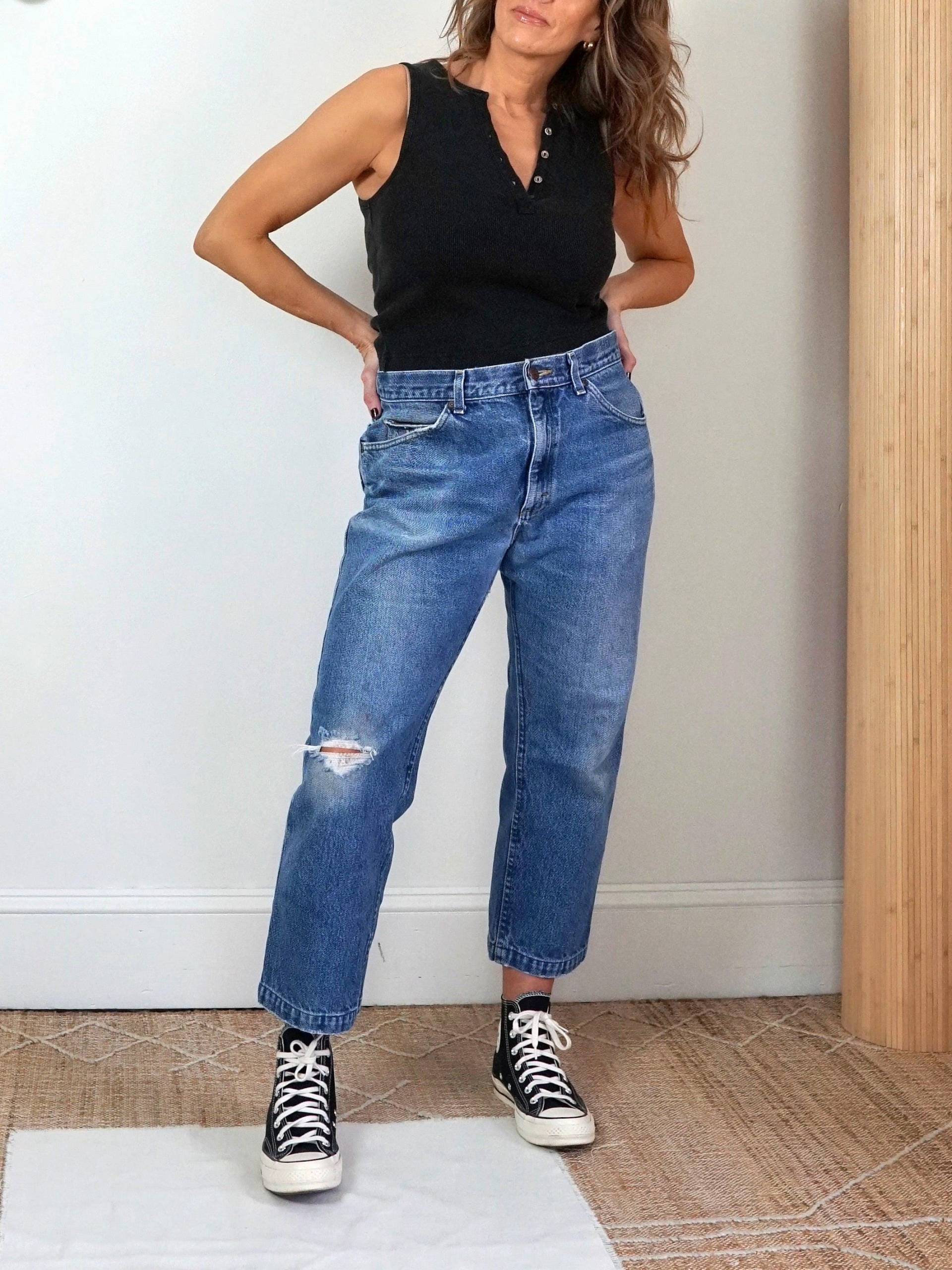 Vintage 80Er Jahre Lee Medium Blue Wash Cropped Denim Slouchy Boyfriend Whiskerd Perfekt Distressed High Rise Streetwear Jeans - 33 "Taille von ClosiTherapiVintage