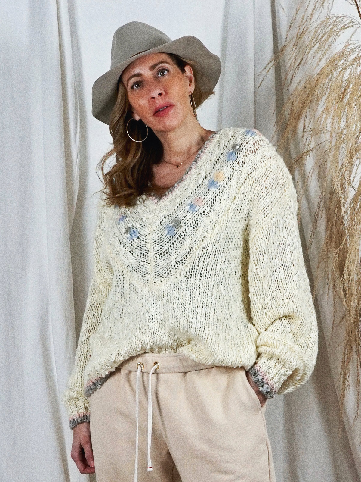 Vintage 80Er Jahre Vanilla Nubbly Boucle Textured Pastell Floral Slouchy Oversized V-Neck Strickblume Pullover von ClosiTherapiVintage
