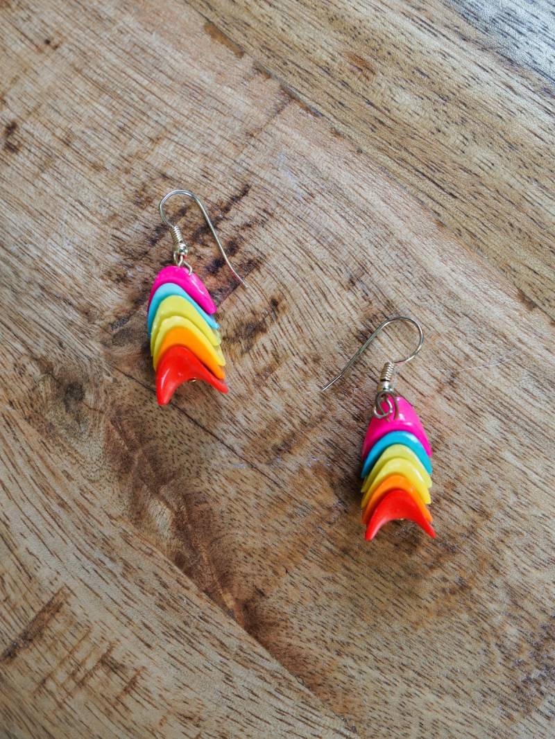 Vintage 80Er Neon Rainbow Wave Stack Fun Dangle Dayglo Bunt New Skulpturale Ohrringe von ClosiTherapiVintage