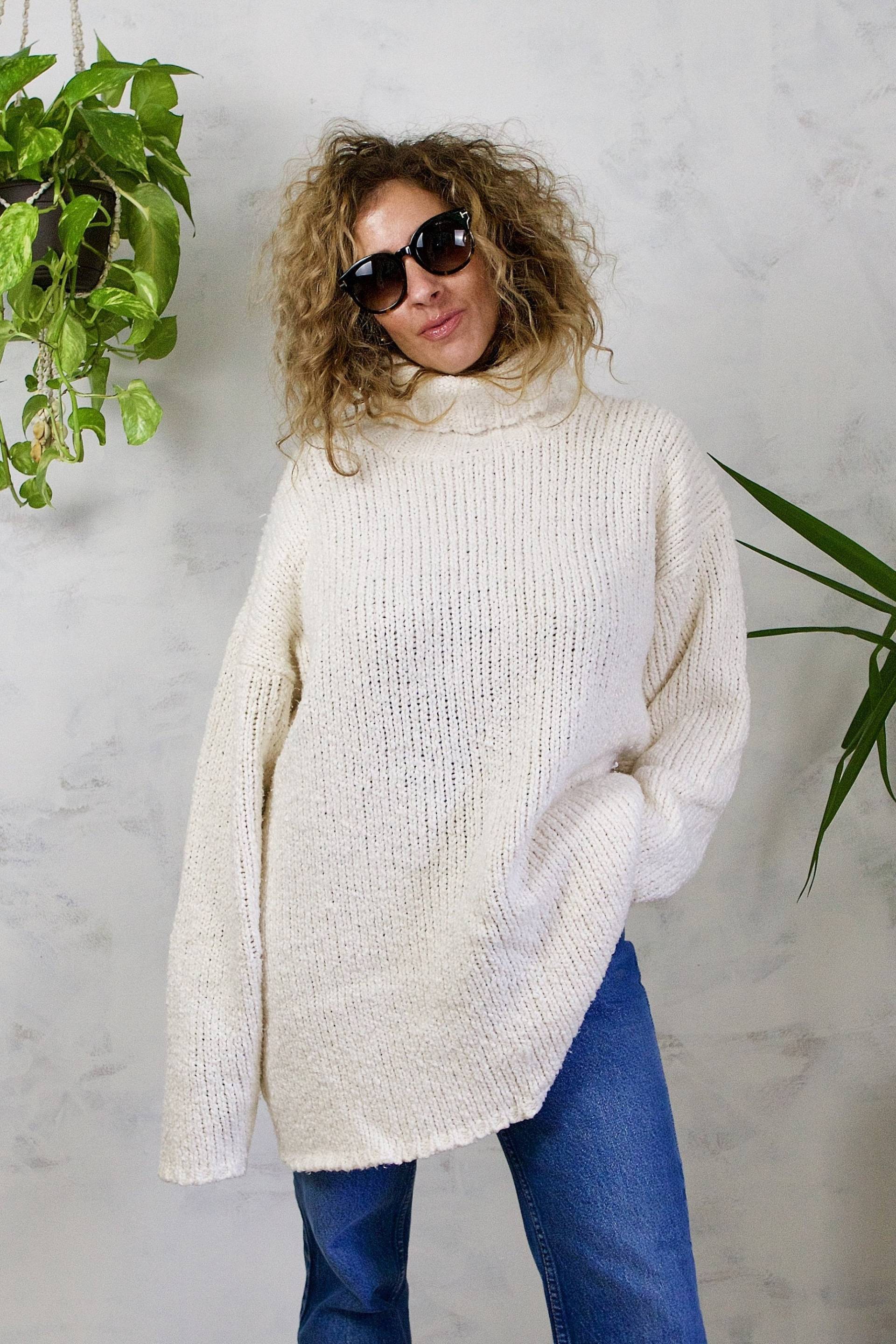 Vintage 90Er Jahre Chunky Übergroße Elfenbein Slouchy Turtleneck Lange Tunika Stricken Pullover von ClosiTherapiVintage