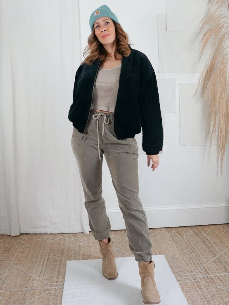 Vintage 90Er Jet Schwarz Weicher Plüsch Velour Gesteppte Samt Gemütliche Kugelspeicher Bomber Zip Jacke von ClosiTherapiVintage