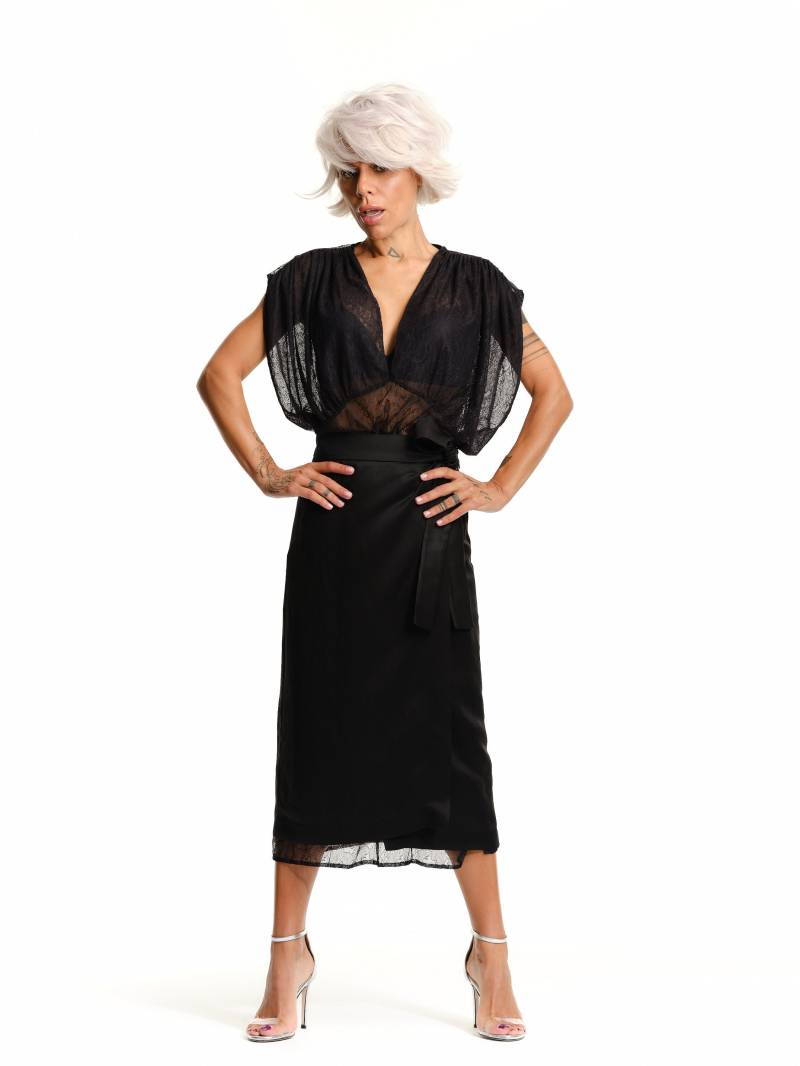 Schwarzes Set Aus Spitzen Kleid Und Wickelrock von ClothesByLockerRoom