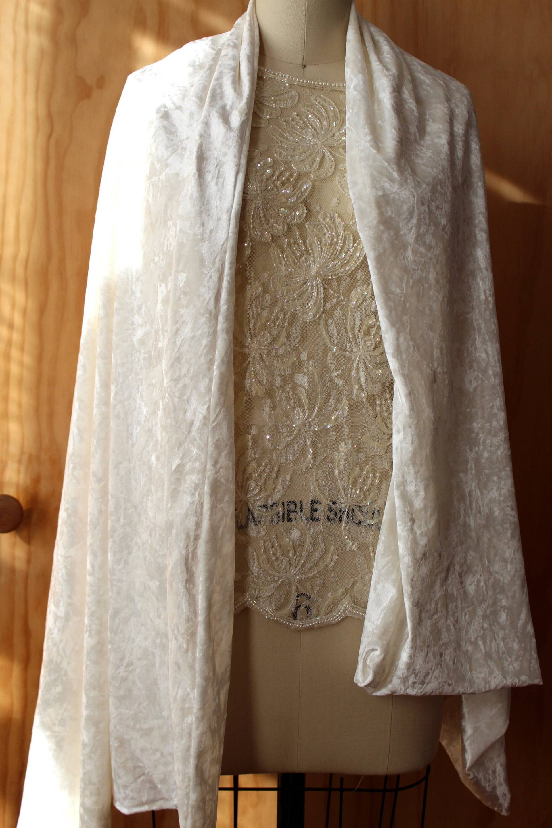 Elfenbein Crush Samt Schal 166 "x 70 cm/Schiff in 2 Tagen Verschiedene Größen Kostenloser Versand Elfenbein Crush Samt Schal 166 "x 70 cm/Schiff in 2 Tagen Verschiedene Größen Kostenloser Versand von ClothingByCheryldine