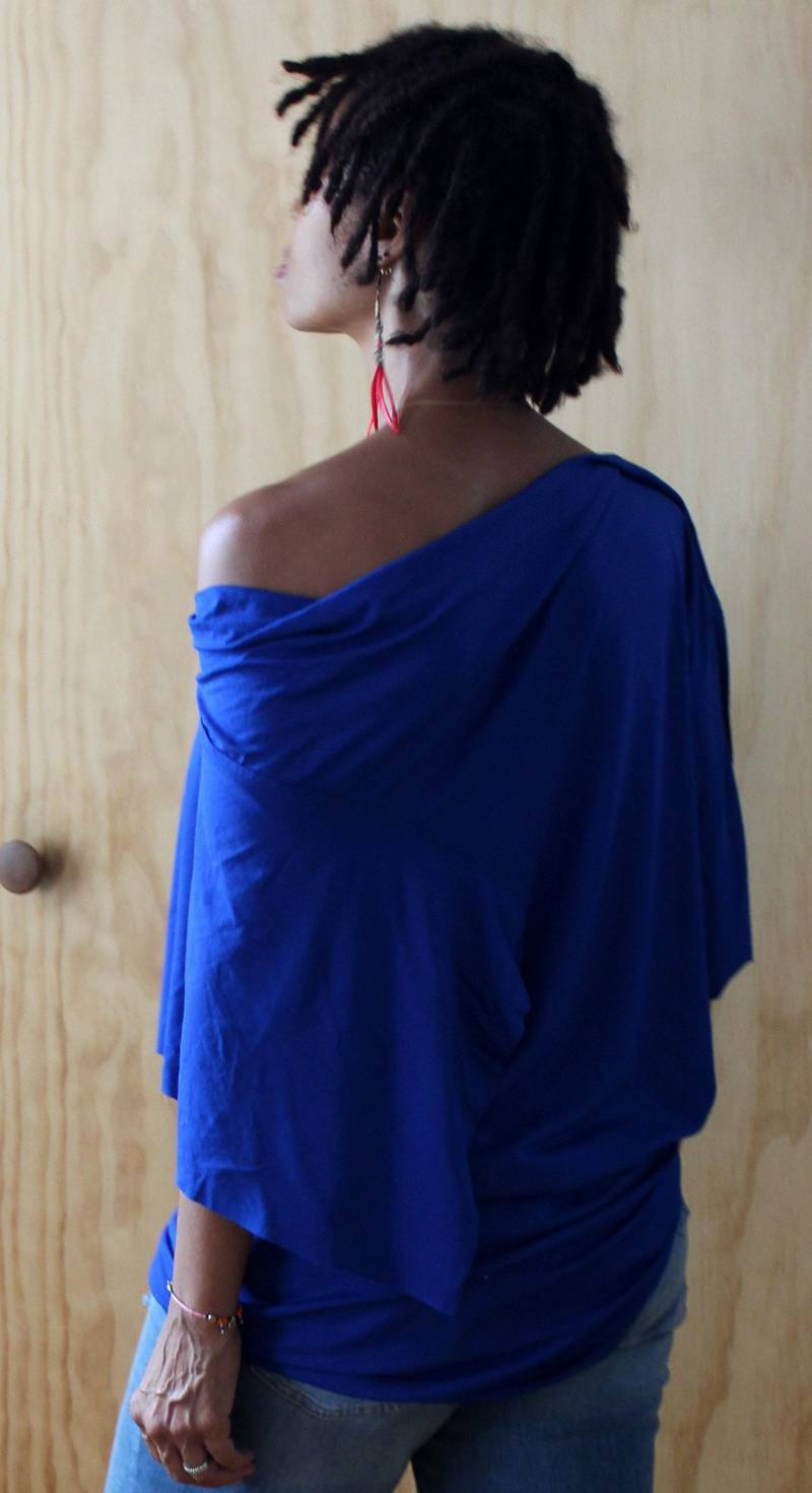 Hier Gibt Es Ein Royalblaues Viskose-Jersey-Top Mit Drapé-Ärmeln von ClothingByCheryldine