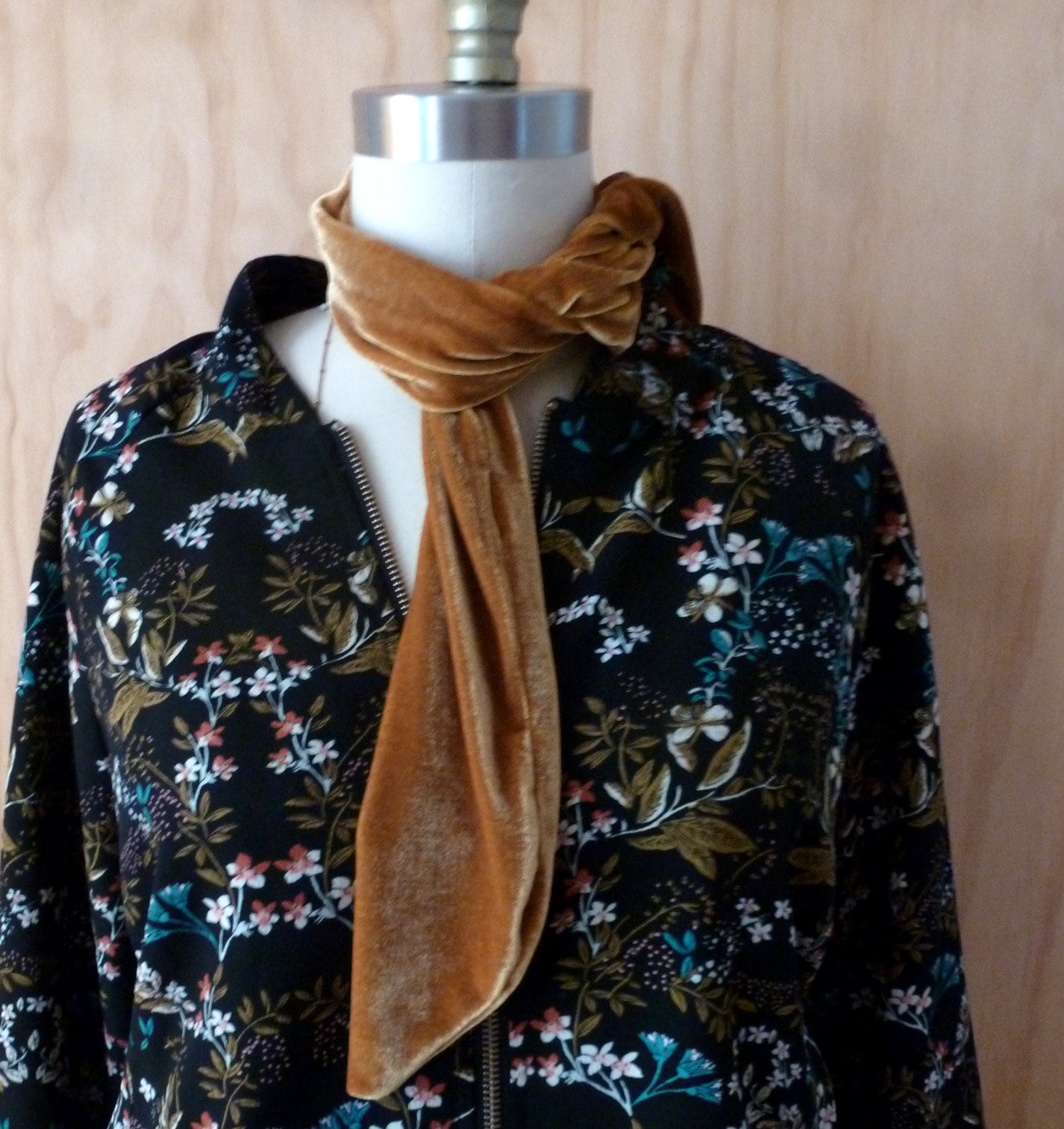 Jede Farbe Ihrer Wahl 91, 5 X 7, 5 cm Samtschal 92cm 3cm, Versandkostenfrei Jede Farbe Ihrer Wahl 91, 5 X 7, 5 cm Samtschal 92cm 3cm, Versandkostenfrei von ClothingByCheryldine