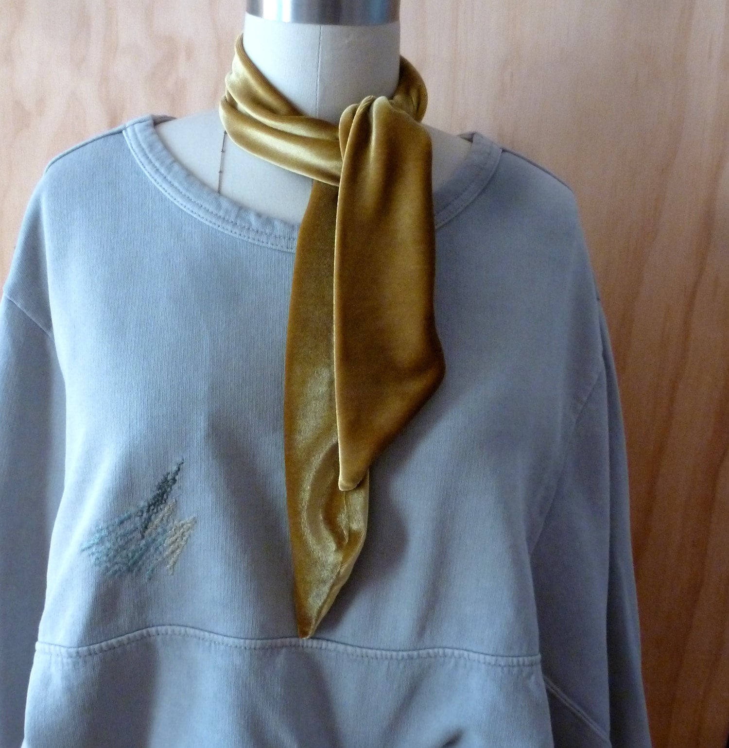 Samtschal in Goldfarbe/102cm X 82cm Samtschal in Goldfarbe/102cm X 82cm von ClothingByCheryldine