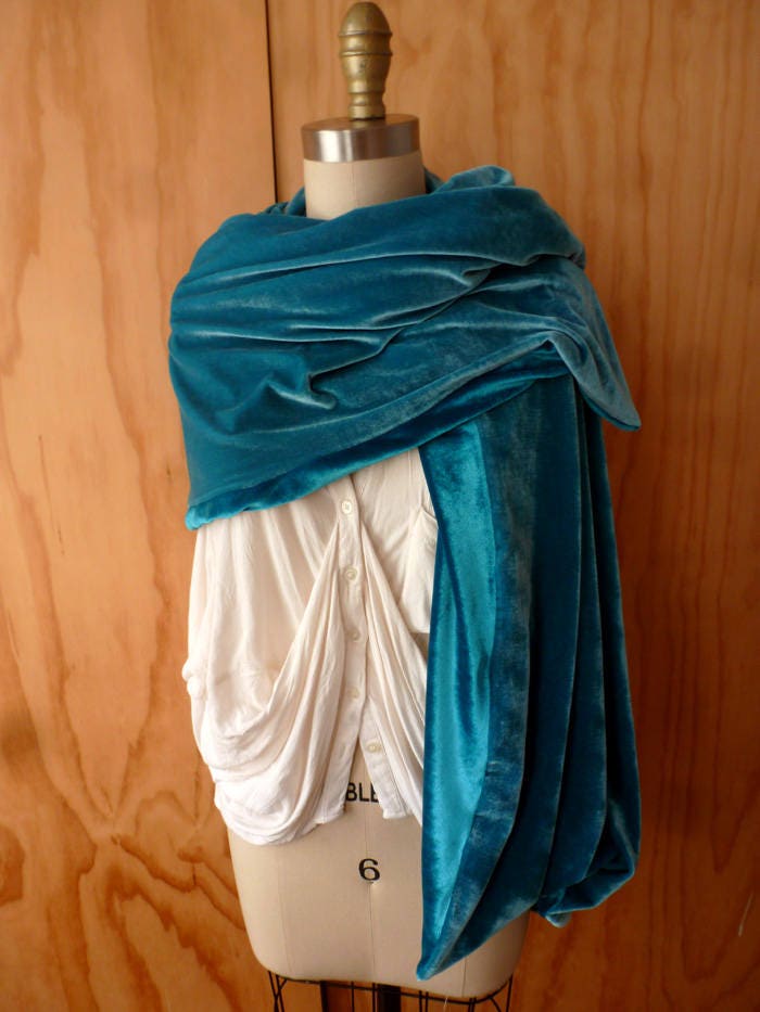 Türkis Und Jade Zweifarbige Lange Samtstola Von Cheryl Johnston von ClothingByCheryldine