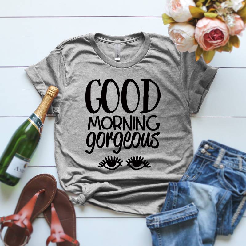 Good Morning Wunderschönes Shirt Sweatshirt Musik Design Süßes Paar Shirts Damen Grafik von ClothingByShane