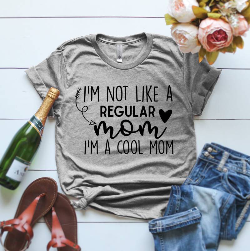 I'm Not Like A Regular Mom Cool T-Shirt Mean Girls Shirt Geschenk Für Mama Cute Print T-Shirt von ClothingByShane
