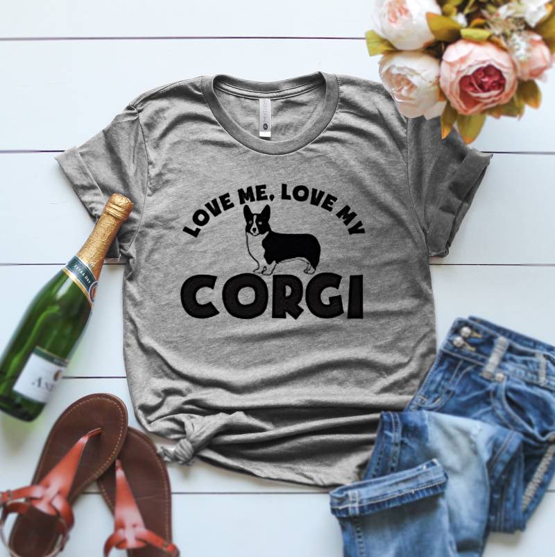 Love Me My Corgis T-Shirt, Corgis Mama T Shirt, Hund Süßes Hunde Being A Mom Funny Shirt Love Me My Corgis T-Shirt, Corgis Mama T Shirt, Hund Süßes Hunde Being A Mom Funny Shirt von ClothingByShane