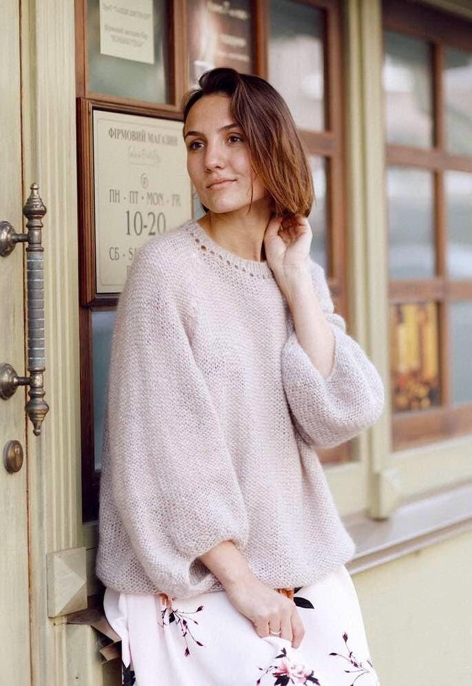 Beige Mohair Oversize Strickpullover Für Frauen. Handgemachter Ballonärmel Alpaka Strickpullover. Handgestrickter, Dicker Transparenter Pullover von ClothingGeometry