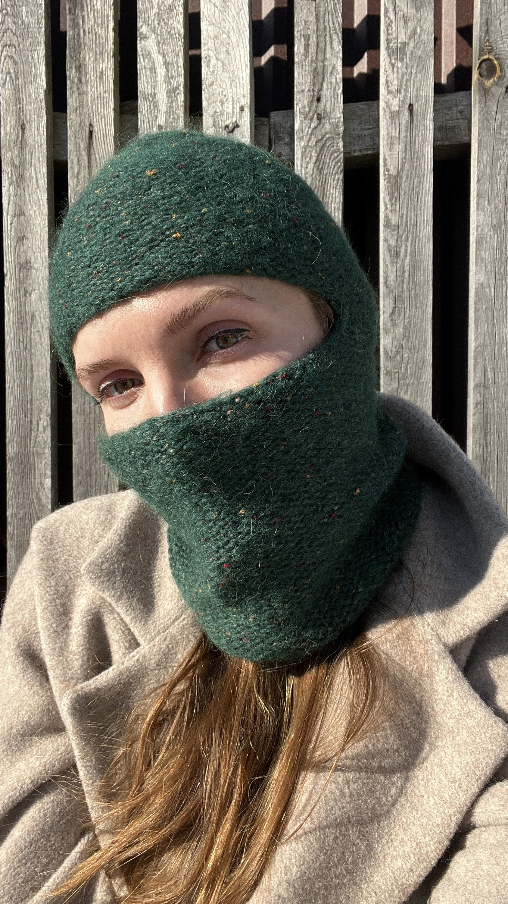 Grüne Wolle Strickhaube, Smaragd Grobstrick Helm, Handgemachte Offene Gesicht Gestrickte Haube, Slouchy Doppelseitige Skimütze Balaclava von ClothingGeometry