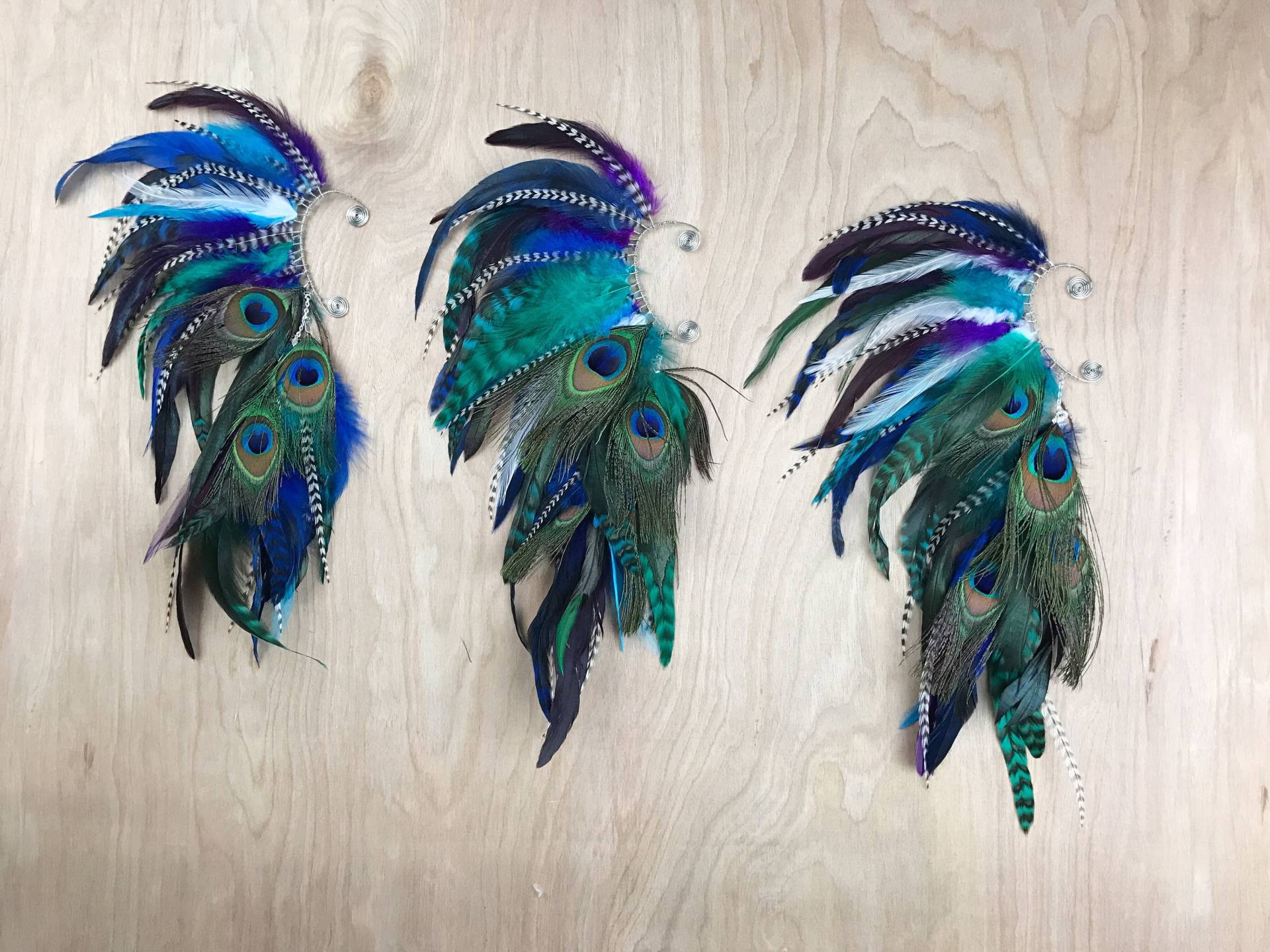 Handgefertigte Feder Ohrmanschette Mit Kettenverlängerung, Brautjungfer Schmuck, Pfauenfeder, Pfauenhochzeit, Haar, Boho von Cloud9Jewels