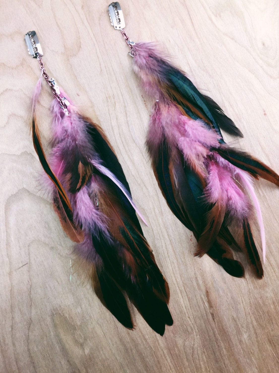 Handgemachte Einzelne Kette Feder-Haar-Verlängerungsclip, Rosa, Haar-Federn, Irisierendes Haar Lametta 12 "Lang Oder Einzelnen Federohrring von Cloud9Jewels