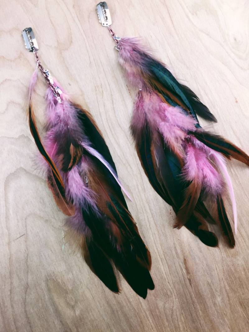 Handgemachte Einzelne Kette Feder-Haar-Verlängerungsclip, Rosa, Haar-Federn, Irisierendes Haar Lametta 12 "Lang Oder Einzelnen Federohrring Handgemachte Einzelne Kette Feder-Haar-Verlängerungsclip, Rosa, Haar-Federn, Irisierendes Haar Lametta 12 "Lang Oder Einzelnen Federohrring von Cloud9Jewels