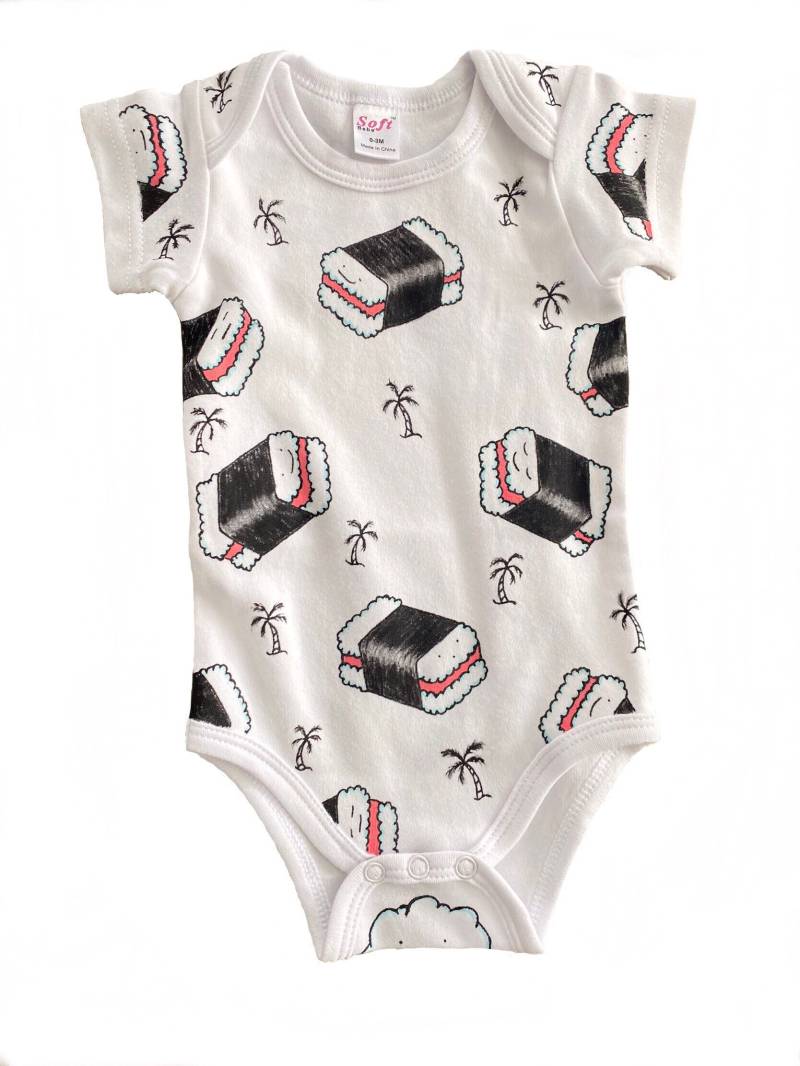Spam Musubi + Palmen Muster Baby Einteiler Bodysuit Layette Kleidchen Oder Decke | Handbemalt Spam Musubi + Palmen Muster Baby Einteiler Bodysuit Layette Kleidchen Oder Decke | Handbemalt von CloudCartoonz