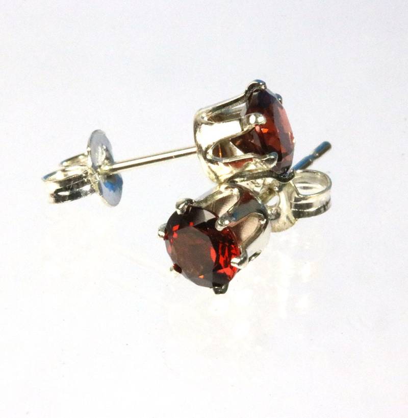 Granat 5mm Sterling Silber Ohrstecker Natur Edelstein Granat 5mm Sterling Silber Ohrstecker Natur Edelstein von CloudGiftStore