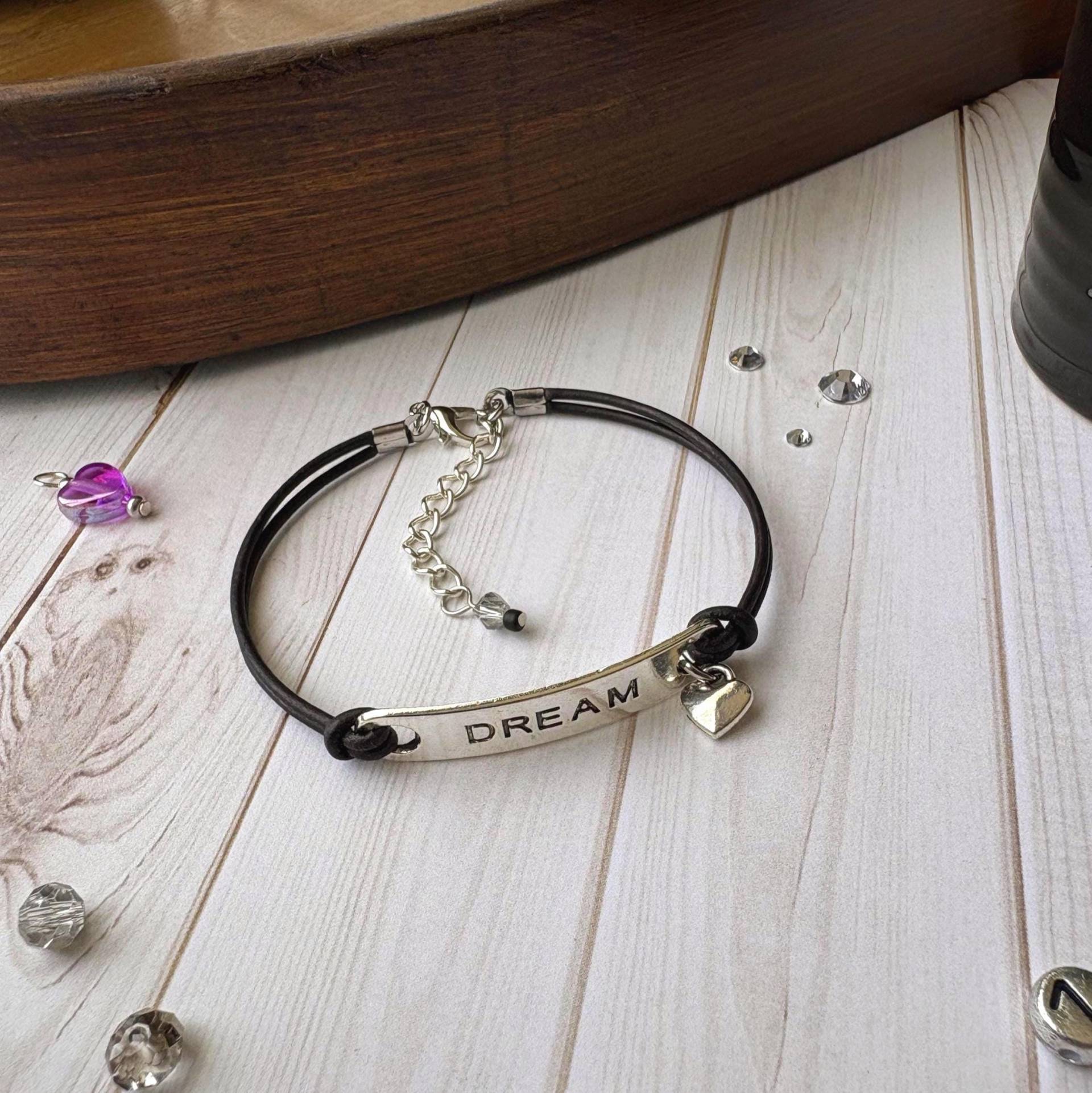 Myg Dday Inspiriertes Dream Lederband Armband Winziger Herz Anhänger, Kristall Glas Bicone Verlängerungskette, Agust D, S U G A Myg Dday Inspiriertes Dream Lederband Armband Winziger Herz Anhänger, Kristall Glas Bicone Verlängerungskette, Agust D, S U G A von CloudLilySparkle
