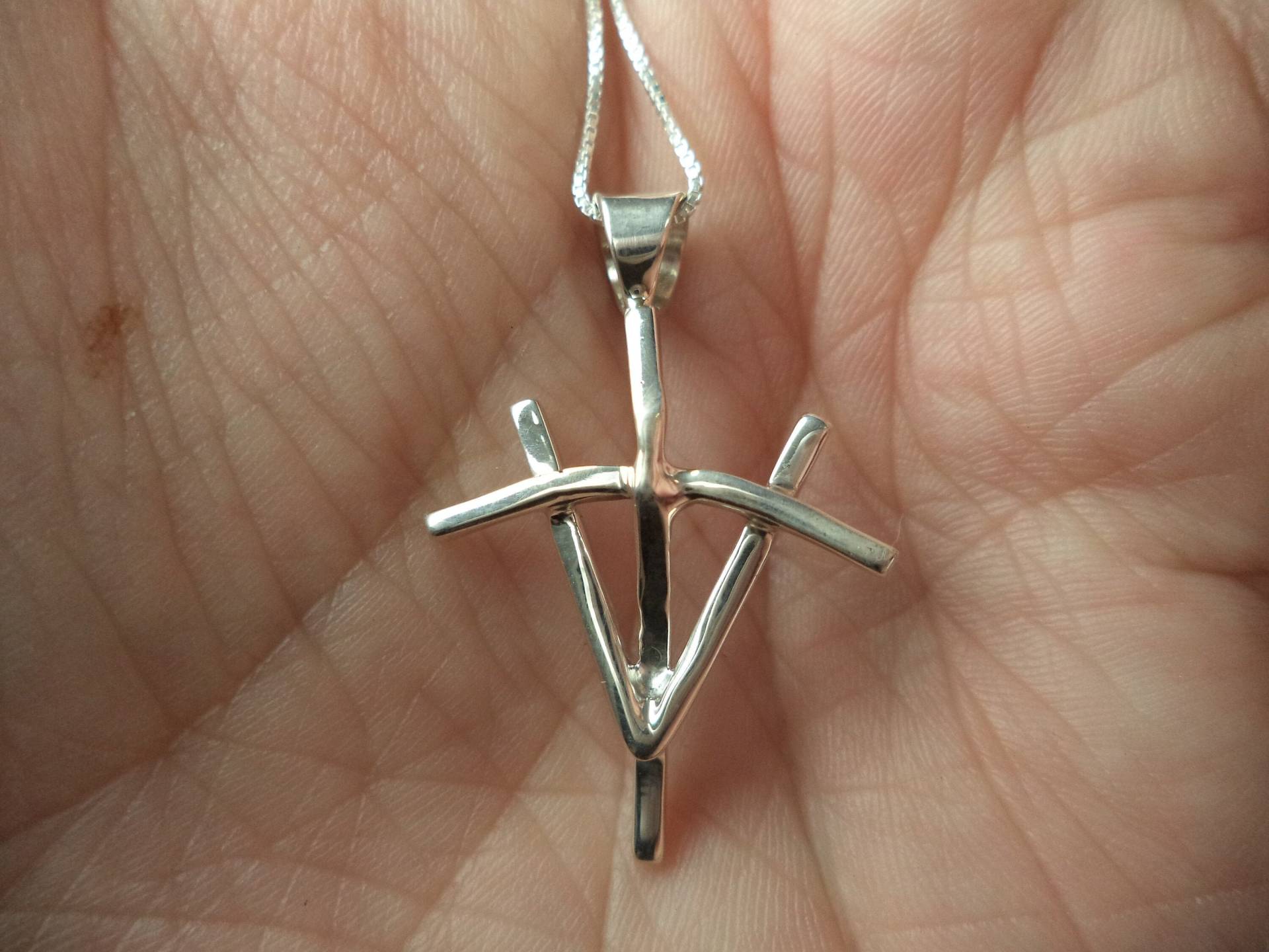 Drei Kreuz Sterling Halskette Mit 16 Inch Kette von CloudcroftTrading