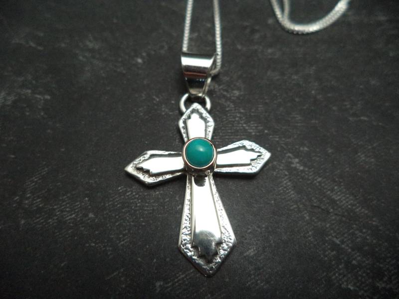Kleines Sterling Silber Kreuz Mit Türkis Und Dornröschen. Mit Dabei Ist Eine 18 Inch Silberkette Kleines Sterling Silber Kreuz Mit Türkis Und Dornröschen. Mit Dabei Ist Eine 18 Inch Silberkette von CloudcroftTrading