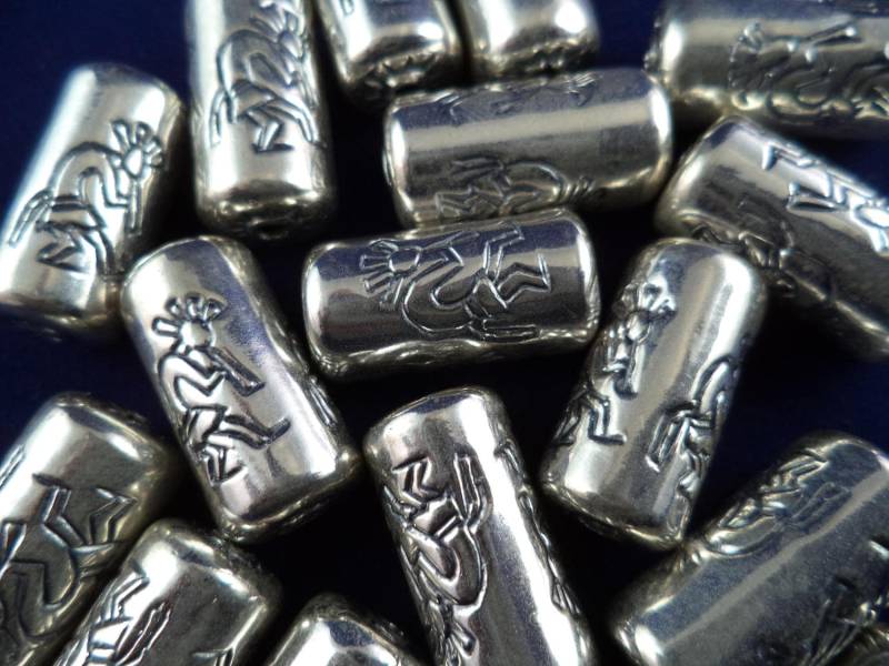 Sterling Silber Südwesten Stil Bench Made Barrel Kokopelli Perlen Für Armband Oder Halskette. | 2 Pro Packung Sterling Silber Südwesten Stil Bench Made Barrel Kokopelli Perlen Für Armband Oder Halskette. | 2 Pro Packung von CloudcroftTrading