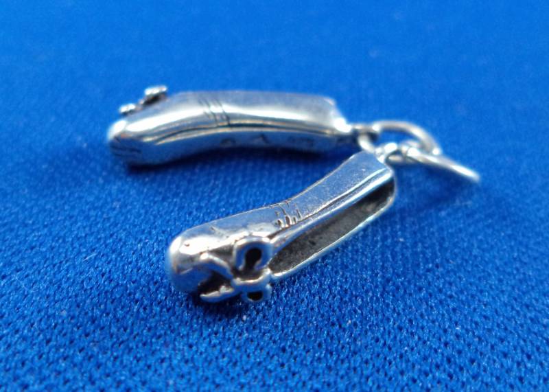 sterling Silber 3D Ballett Schuhe Anhänger Für Bettelarmband sterling Silber 3D Ballett Schuhe Anhänger Für Bettelarmband von CloudcroftTrading